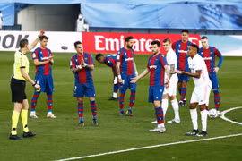 Thẻ đỏ nghiệt ngã, Real Madrid bị Levante quật ngã trên sân nhà