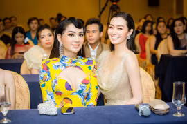 Khánh My, Lâm Khánh Chi đọ dáng bốc lửa tại sự kiện