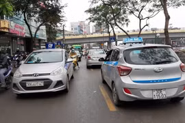 Chỉ những xe kinh doanh mới phải đổi sang biển vàng