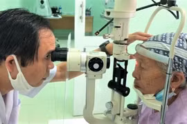 Gia Lai: Gần 500 người được khám, phẫu thuật mắt miễn phí