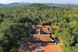 Rừng thiêng dấy nghĩa
