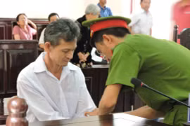 Tuyên tử hình kẻ giết người, thuê bạn tù đào hầm trong nhà để trốn