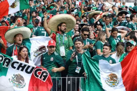 Mexico bị phạt vì cổ động viên xúc phạm thủ môn Manuel Neuer