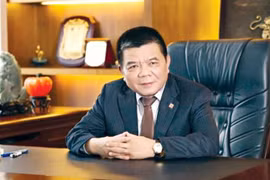 Trần Bắc Hà bị gọi tên, vợ con rút lui khỏi 'đế chế' ngàn tỷ