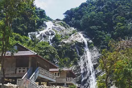 "Cửu Trại Câu phiên bản Việt" đẹp ngỡ ngàng khiến giới trẻ phát sốt
