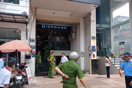 Giải cứu nam thanh niên bị thang máy kẹp cổ nguy kịch