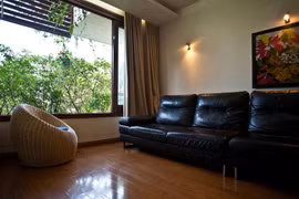 Nhà ống 4 tầng có hồ cảnh tuyệt đẹp
