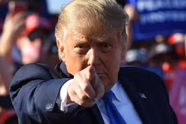 Bầu cử giữa kỳ Mỹ: Căng thẳng cuộc đua giờ chót, ông Trump chạy đua vận động