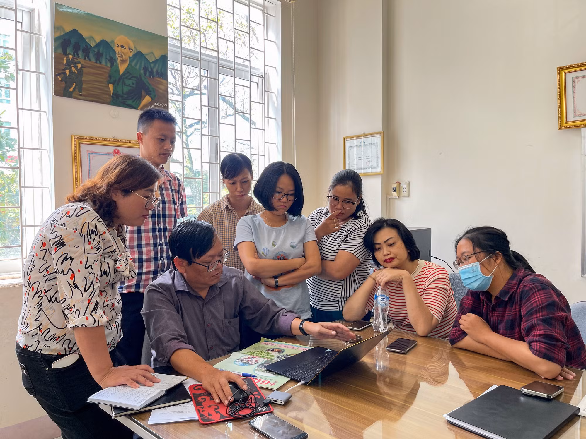 11-cum-anh-4-lanh-dao-phong-vien-phong-chinh-tri-xa-hoi-trao-doi-kien-thuc-ve-chuyen-doi-so-bao-chi.jpg