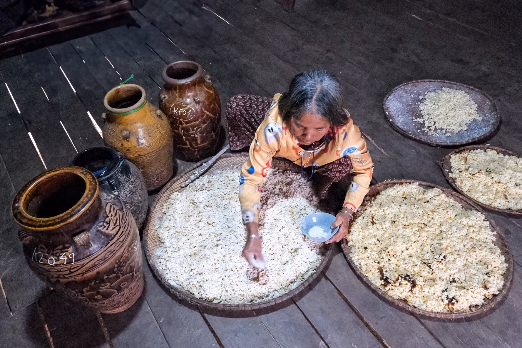 bap-nep-nau-chin-rai-men-u-2-ngay-mot-dem-cho-len-men-sau-do-moi-cho-vao-ghe.jpg