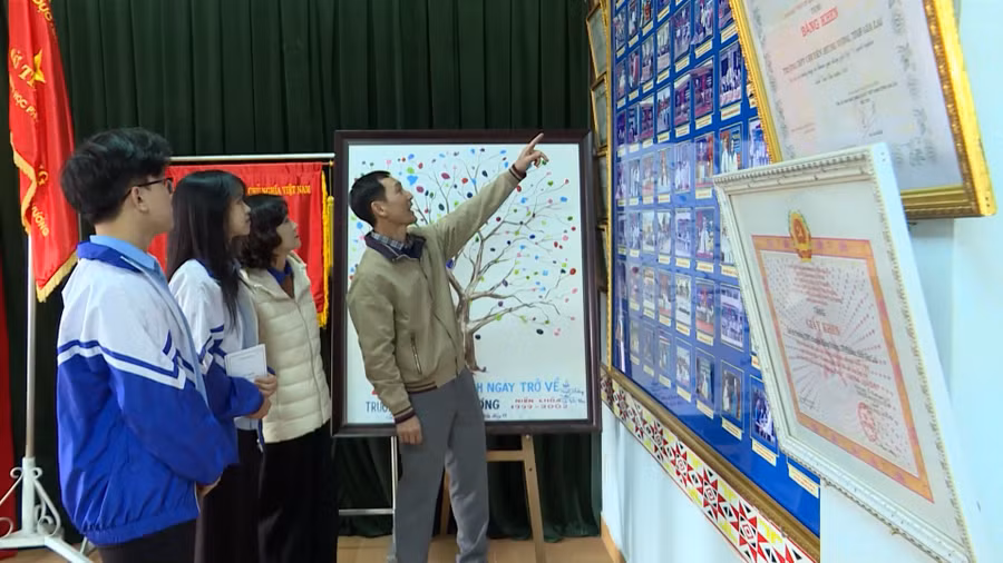 nhung-quan-chung-uu-tu-truong-thpt-chuyen-hung-vuong-tp-pleiku.jpg