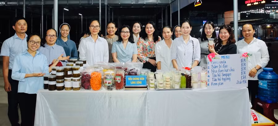 gian-hang-cua-tieu-chung-vien-lang-song-tai-phien-cho-so-chuyen-doi-xanh-anh-dy.jpg