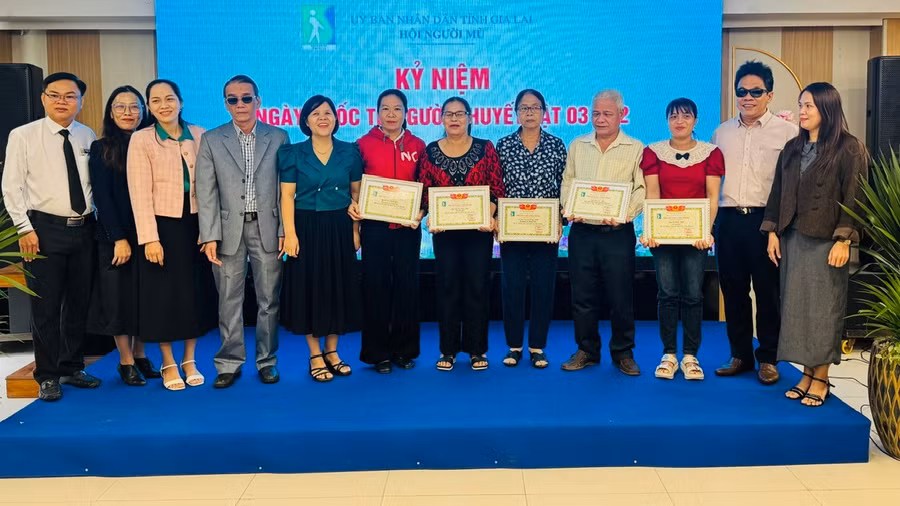 hoi-nguoi-mu-tinh-tri-an-6-ca-nhan-da-co-nhieu-dong-gop-ho-tro-nguoi-mu-trong-thoi-gian-qua-anh-dinh-yen.jpg
