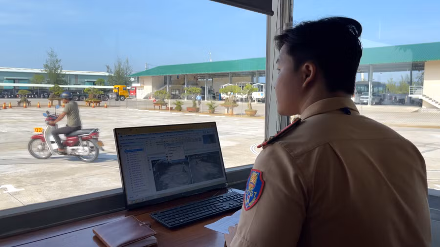 cbcs-phong-csgt-cong-an-tinh-gia-lai-giam-sat-cac-thi-sinh-sat-hach-noi-dung-thuc-hanh-dieu-khien-phuong-tien-anh-minh-ngoc.jpg