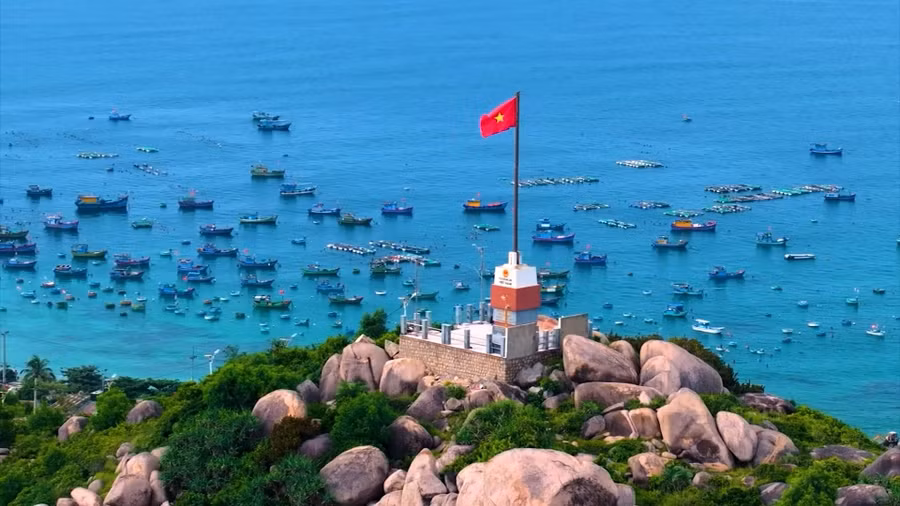 cot-co-to-quoc-tren-dao-cu-lao-xanh-anh-quoc-bao.jpg