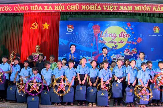 Vui Trung thu cùng thiếu nhi Ia Nan
