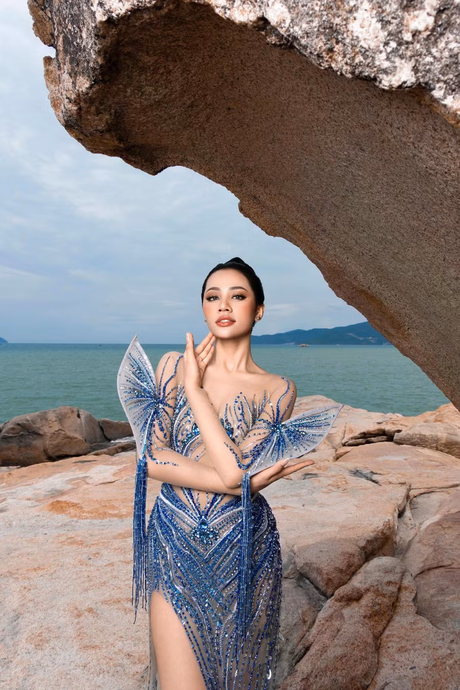 Mỹ nhân sinh năm 2001 khẳng định mình luôn nỗ lực xây dựng hình ảnh người phụ nữ hiện đại, tri thức, bản lĩnh và giàu lòng nhân ái. Đồng thời, cô cảm thấy nhẹ lòng khi đã hoàn thành sứ mệnh trong 3 năm đương nhiệm. Ảnh: NVCC