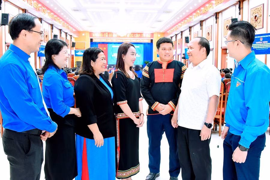 chao-mung-dai-hoi-dai-bieu-hoi-lien-hiep-thanh-nien-viet-nam-tinh-lan-thu-viii-bg.jpg