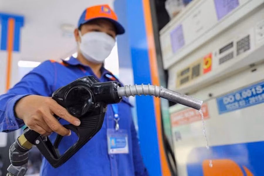 bo-tai-chinh-de-xuat-tiep-tuc-giam-thue-bao-ve-moi-truong-doi-voi-cac-mat-hang-xang-dau-trong-nam-2025-anh-quang-dinh-nguon-tto.jpg