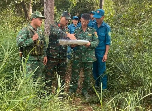 Lực lượng chức năng triển khai tìm kiếm máy bay rơi ở H.Ea Súp. ẢNH: M.H