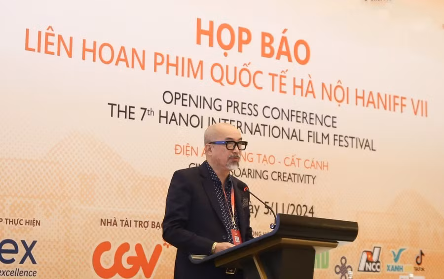 Cục trưởng Cục Điện ảnh Vi Kiến Thành (Trưởng ban tổ chức Liên hoan Phim Quốc tế Hà Nội) tại họp báo trước thềm sự kiện. (Ảnh: Anh Vũ/Vietnam+)
