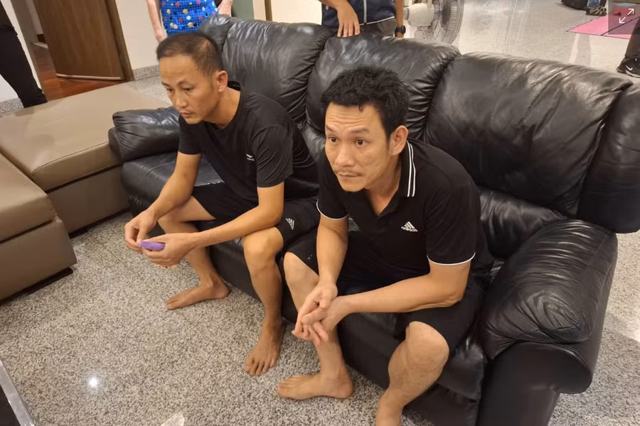 Hai vệ sĩ của Ngo Thi Theu bị bắt. Ảnh: Bangkok Post