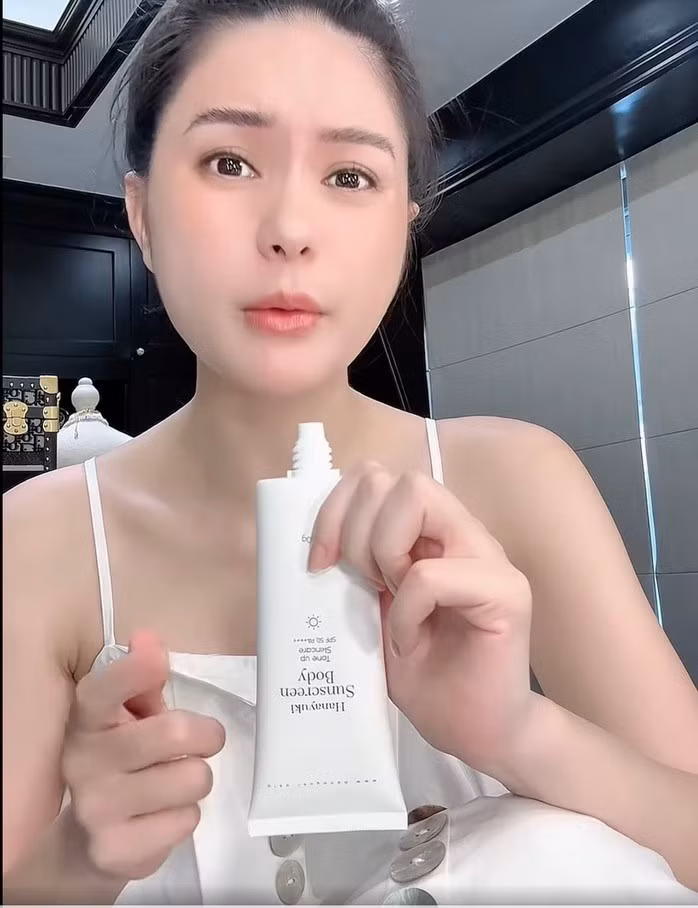 Sản phẩm Hanayuki Sunscreen Body được Đoàn Di Băng quảng cáo- Ảnh chụp màn hình