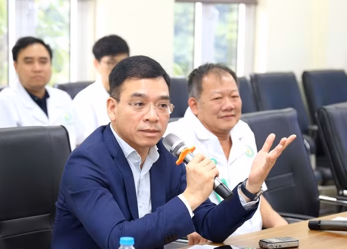 Ông Hà Anh Đức phát biểu tại buổi công bố ca ghép tạng domino