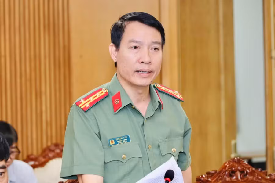 Đại tá Vũ Mạnh Tuân, Trưởng phòng 6, Cục An ninh chính trị nội bộ, Bộ Công an phát biểu tại hội nghị về công tác tổ chức thi Tốt nghiệp Trung học phổ thông năm 2026. (Ảnh: PV/Vietnam+)