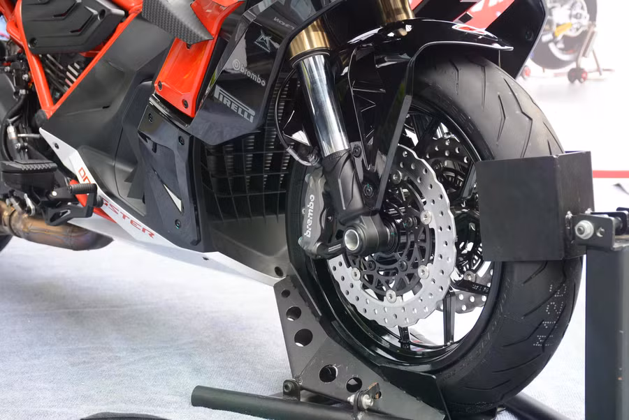 Hệ thống chống bó cứng phanh ABS lắp đặt trên cả hai bánh xe