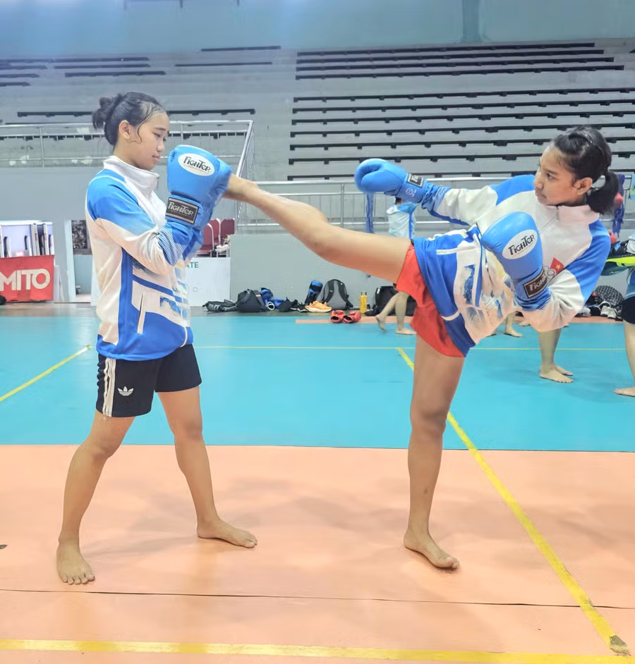 Các vận động viên đội tuyển Muay (Trung tâm Huấn luyện và Thi đấu thể thao Pleiku) có thêm động lực tập luyện, thi đấu từ Nghị quyết 23/2026/NQ-HĐND. Ảnh R’Ô HOK