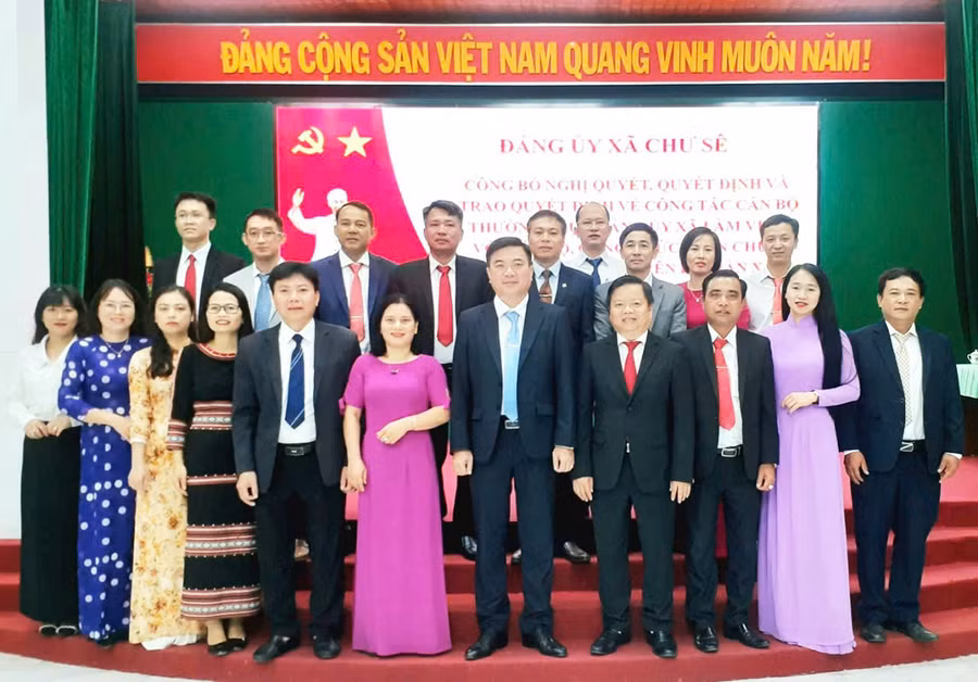 2-tra-mat-ban-chap-hanh-dang-bo-xa-chu-se-anh-dh.jpg