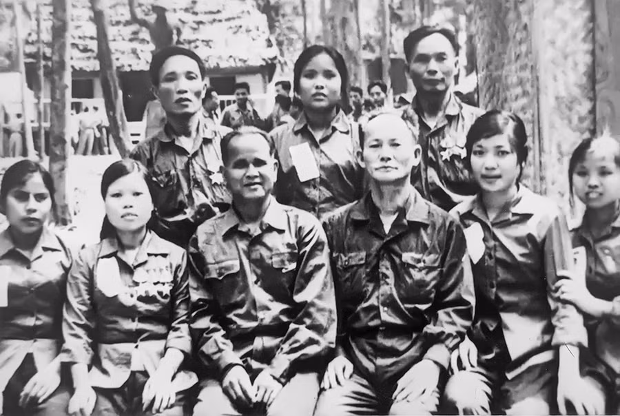 chuyen-chua-ke-ve-du-kich-puih-glo-2.jpg