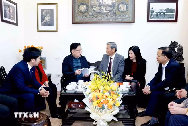 2nguyen-trong-nghia-chuc-tet-2.jpg