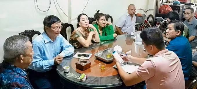 nghe-bi-thu-chi-bo2.jpg