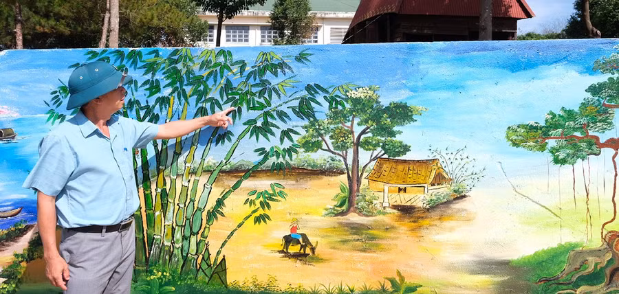 2mang-tranh-lang-que-viet-do-chu-tich-ubnd-xa-tran-xuan-nghien-ve-lam-phong-phu-cac-noi-dung-cua-buc-tranh-duong-sang-mai-mot-vung-bien.jpg