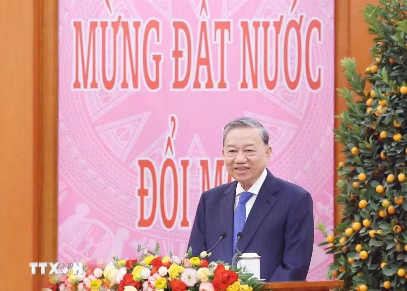 tong-bi-thu-to-lam-tiep-doan-100-kieu-bao-tieu-bieu-tham-du-xuan-que-huong-2025dddd.jpg