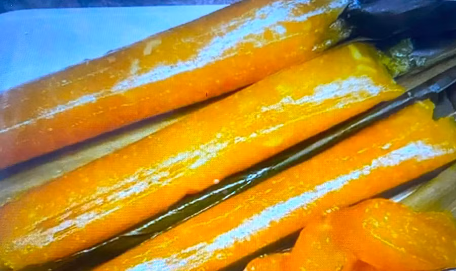 3banh-ngon-la-khi-boc-lop-la-ra-ca-chiec-banh-anh-len-mau-ho-phach-trong-suot-tua-nhu-khoi-ngoc-anh-thanh-thu.jpg
