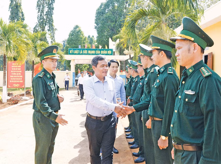 bi-thu-tinh-uy-ho-van-nien-chot.jpg