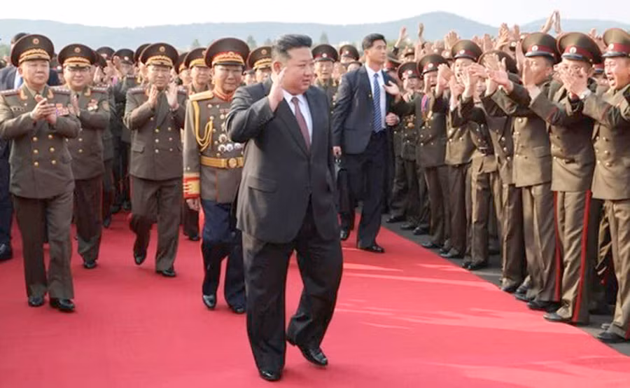 nha-lanh-dao-trieu-tien-kim-jong-un-trong-chuyen-tham-dai-hoc-quoc-phong-kim-jong-un-anh-rodong-sinmun-5789.jpg