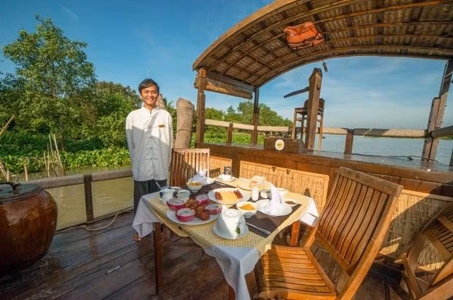 Tham quan 2 ngày 1 đêm trên tàu Sông Xanh Sampan theo phong cách sông nước miền Tây