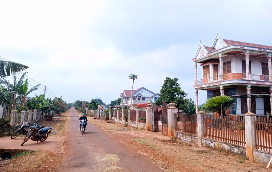 laynong-thon-xa-bar-maih-cung-doi-thanh-nhanh-chong-tu-khi-trien-khai-chuong-tring-muc-tieu-quoc-gia-xay-dung-ntm.jpg
