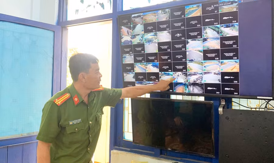lay-cac-mat-camera-an-ninh-cua-duoc-ket-noi-voi-he-thong-may-chu-dat-tai-tru-so-cong-an-thi-tran-chu-ty-de-thuan-loi-trong-cong-tac-nam-tinh-hinh-anh-rh.jpg