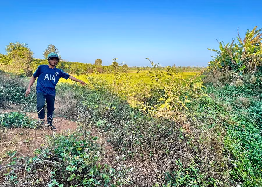 4-duong-tranh-quoc-lo-19-doan-qua-dia-ban-xa-ia-bang-huyen-dak-doa-co-nhieu-vi-tri-muong-nuoc-xa-thang-xuong-ruong-cua-nguoi-dan-gay-ngap-un-va-mua-mua-dat-cat-boi-lap-ruong-khong-canh-tac-duoc-mp.jpg