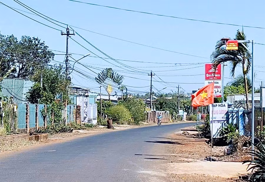 1them-nho-co-he-thong-dien-chieu-sang-camera-giam-sat-tren-cac-tuyen-duong-giao-thong-nong-thon-xa-ia-blang-huyen-chu-se-tinh-trang-trom-cap-o-cac-thon-lang-tren-dia-ban-giam-dang-ke.jpg