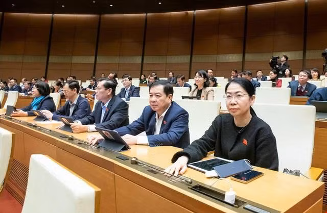 dai-bieu-quoc-hoi-bieu-quyet-thong-qua-luat-sua-doi-bo-sung-mot-so-dieu-cua-luat-to-chuc-quoc-hoi-anh-pham-thang-nguon-nldo.jpg