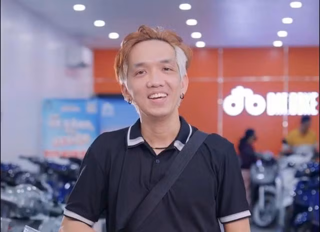 Anh Khoa, người dùng xe máy điện Dat Bike