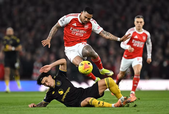 Arsenal sớm giành quyền chủ động