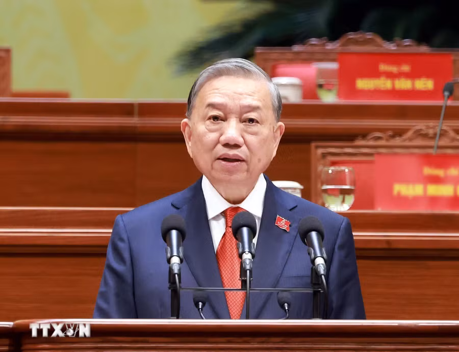 Tổng Bí thư Tô Lâm thay mặt Ban Chấp hành Trung ương Đảng khóa XIV phát biểu ý kiến tại Đại hội. (Ảnh: TTXVN)