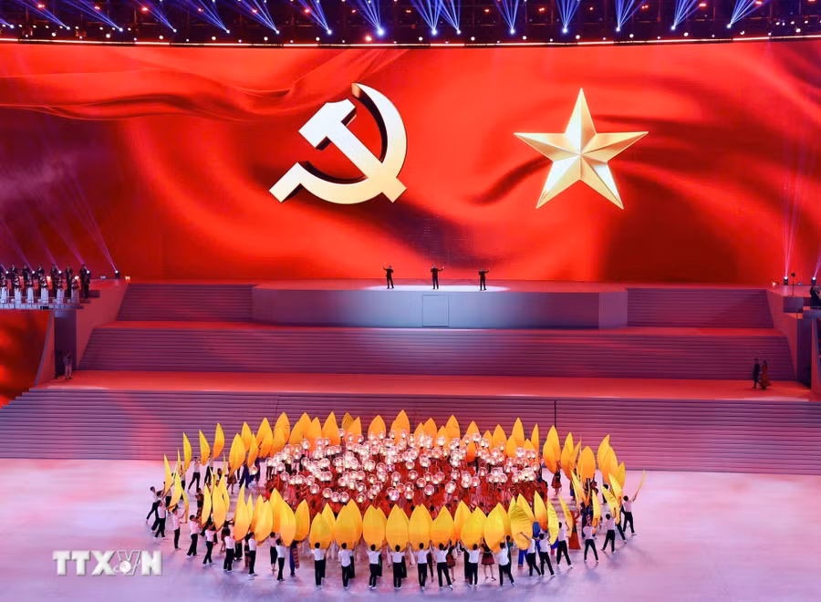 Chương trình nghệ thuật đặc biệt chào mừng thành công Đại hội XIV của Đảng. (Ảnh: TTXVN)